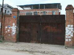 南梧大道獅山公園后大雞村獨院汽車修理廠招租，兼營汽車出租業(yè)務(wù)