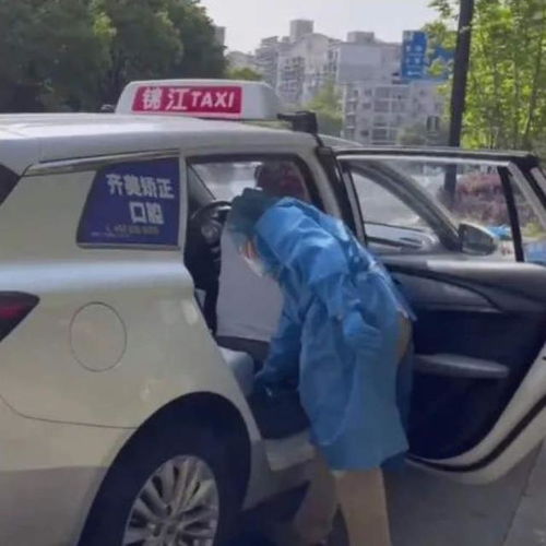 萬里街道引入巡游出租汽車，居民就醫(yī)出行更添便捷保障